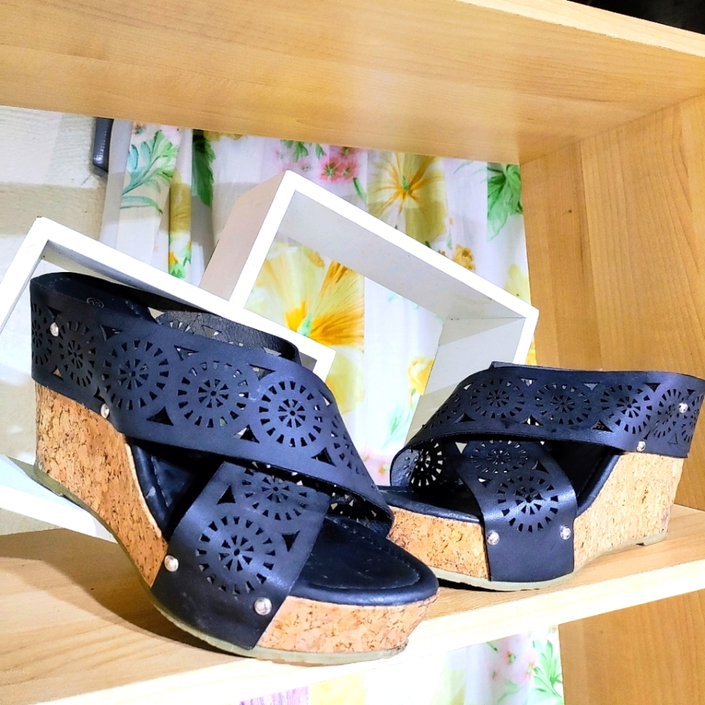 Anne Marie's Corkscrew wedges black size 7.5